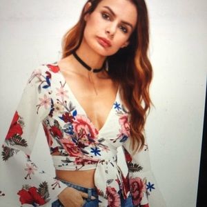 Long sleeve floral tie front blouse size small